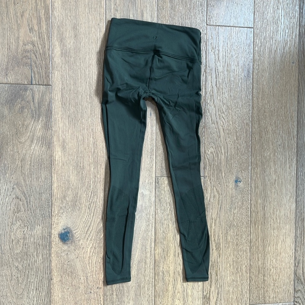 Lululemon forest green leggings, mesh